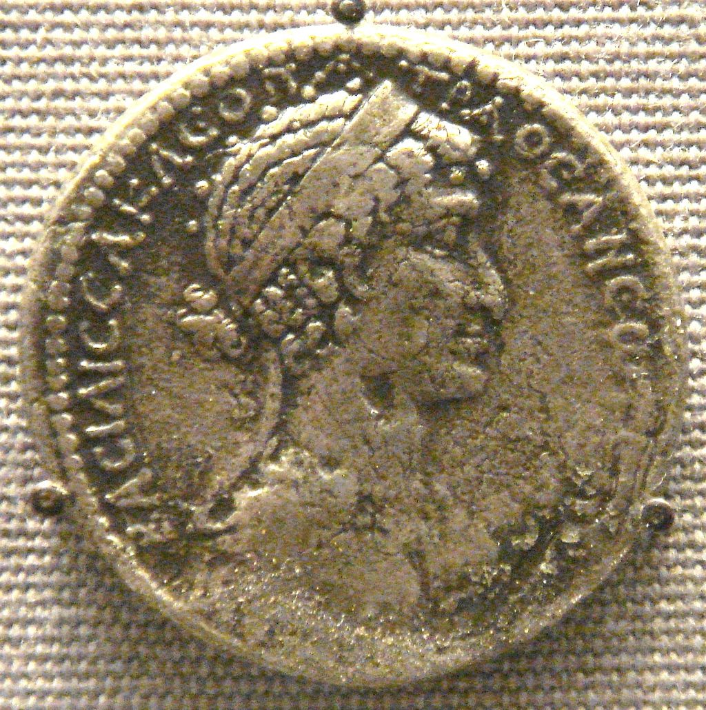 1024px-Cleopatra_VII_tetradrachm_Syria_mint